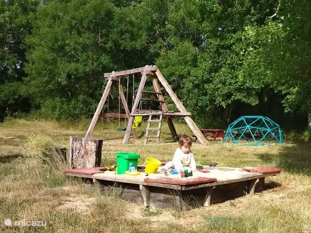 Le nid de l'écureuil en Francia, Lot, Lavercantière - chalet rincón de juego