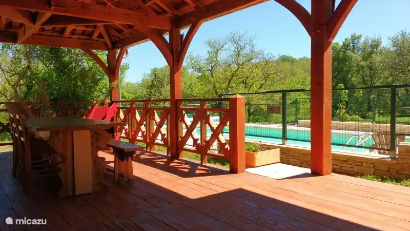 terraza de la piscina