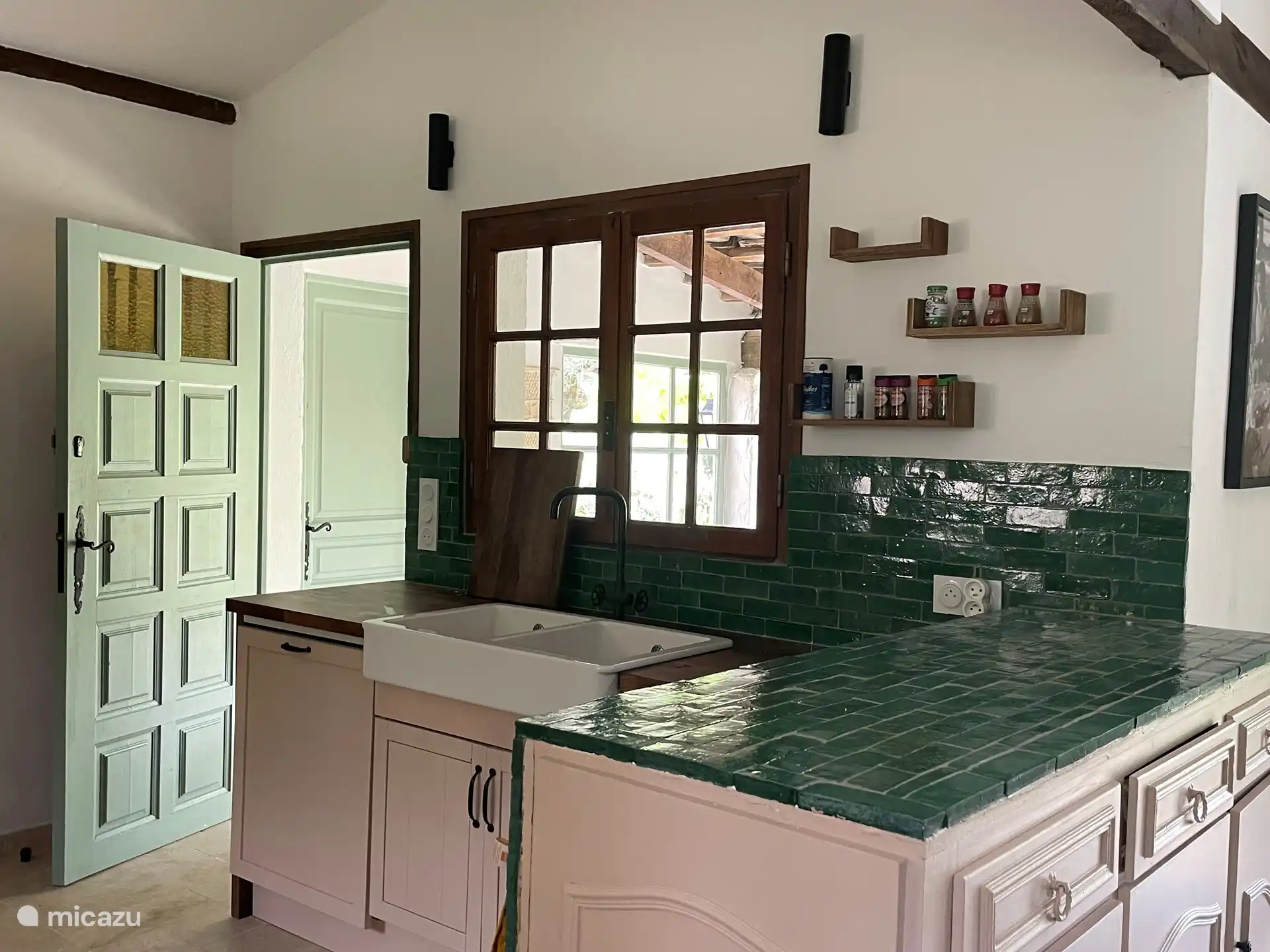 Küche (Spüle/Geschirrspüler)