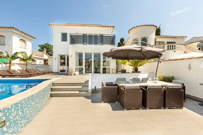 villa, Empuriabrava, Costa Brava, Spain - 8-person villa with jetty