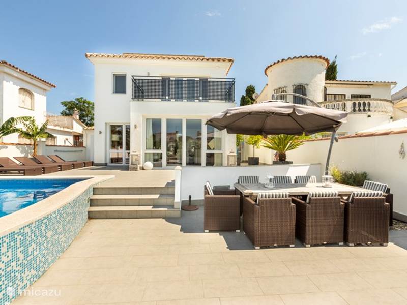 Holiday home in Spain, Costa Brava, Empuriabrava Villa 8-person villa with jetty