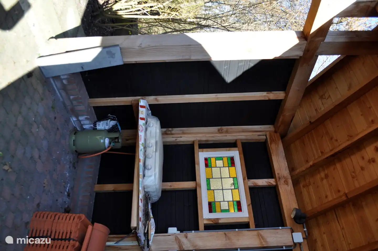 Außenküche zum Backen von (selbst gefangenem oder nicht selbst gefangenem) Fisch