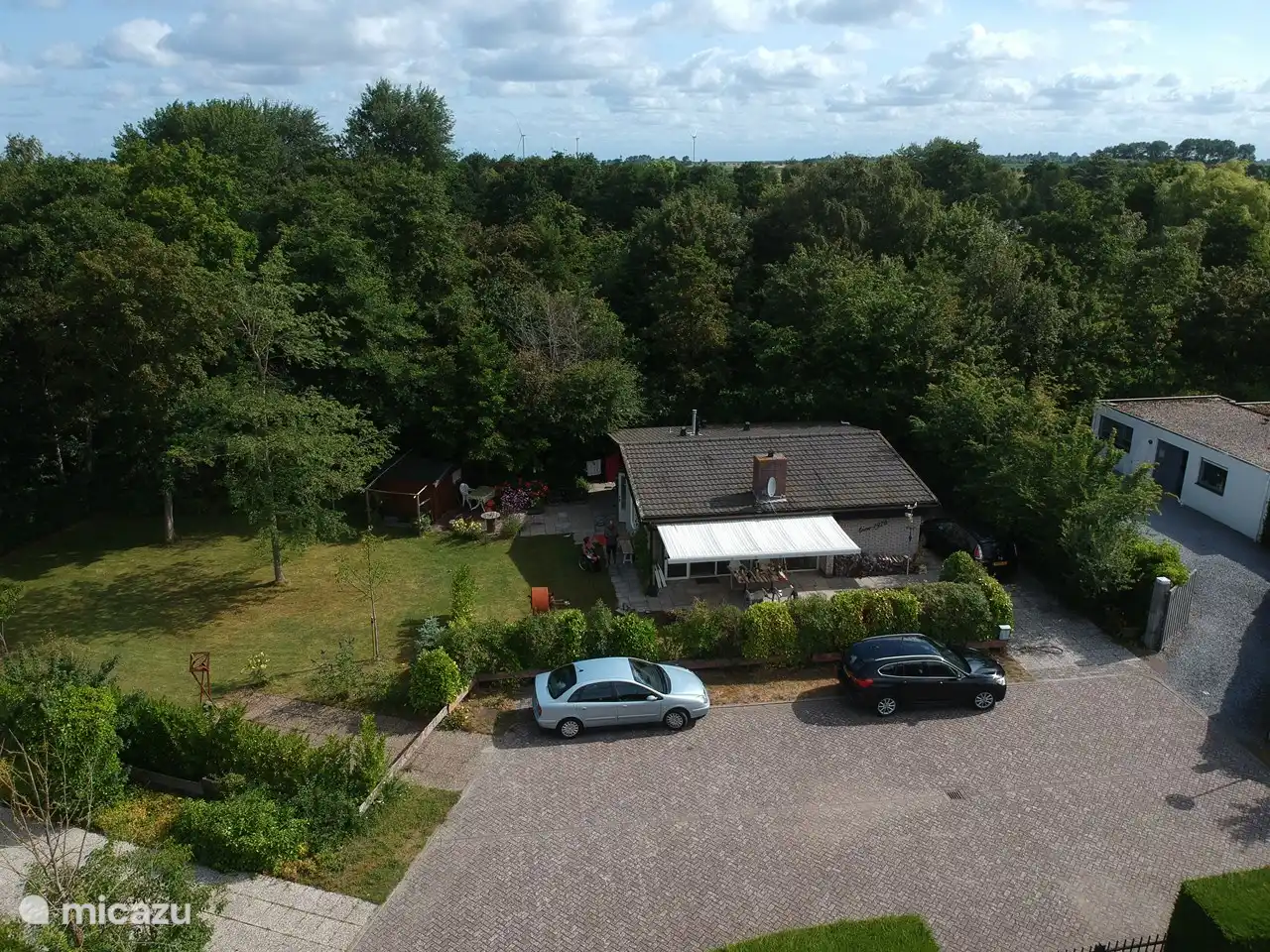 Übersicht Haus und Teil des Gartens