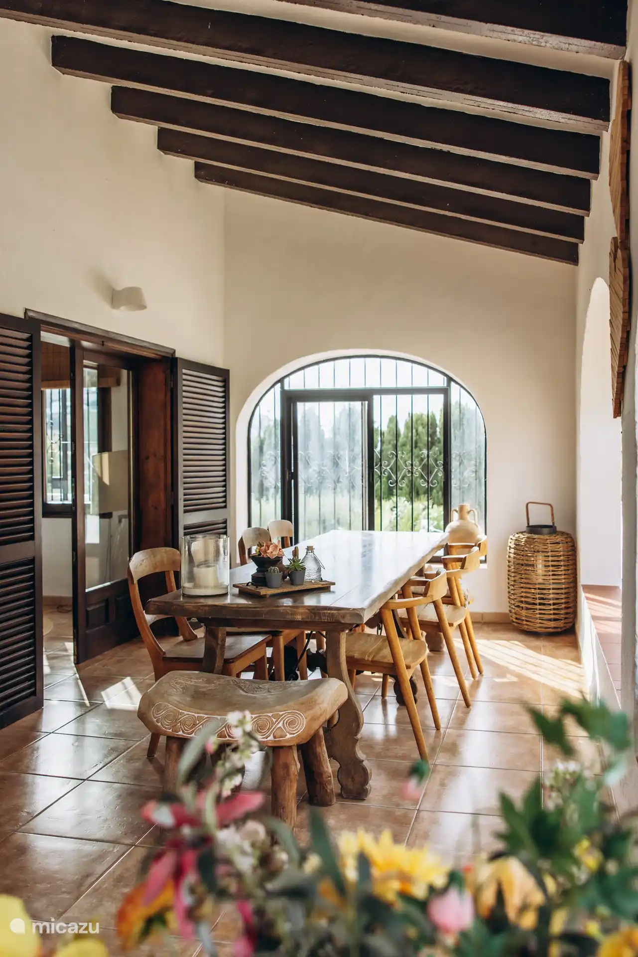 Large naya/veranda with dining table for 10 people