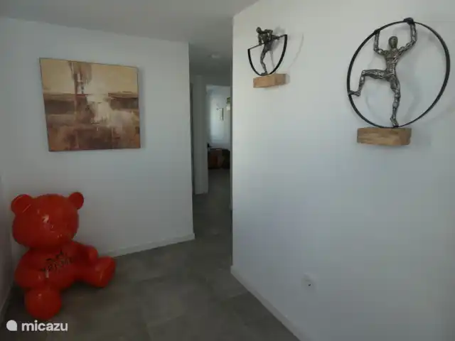 Los dos amigos en España, Costa Blanca, Finestrat - apartamento hall de entrada