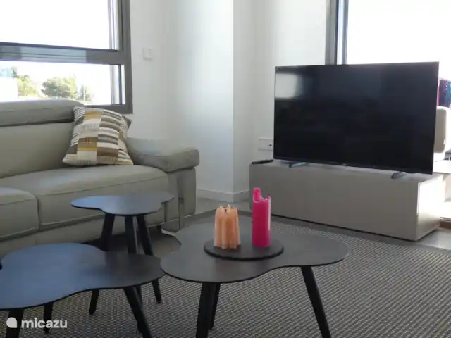 Los dos amigos en España, Costa Blanca, Finestrat - apartamento salón