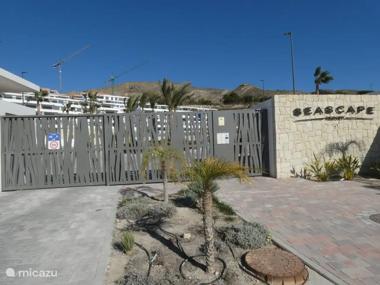 la puerta de entrada de la residencia del paisaje marino