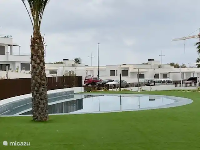 Los dos amigos en España, Costa Blanca, Finestrat - apartamento también una piscina para los más pequeños