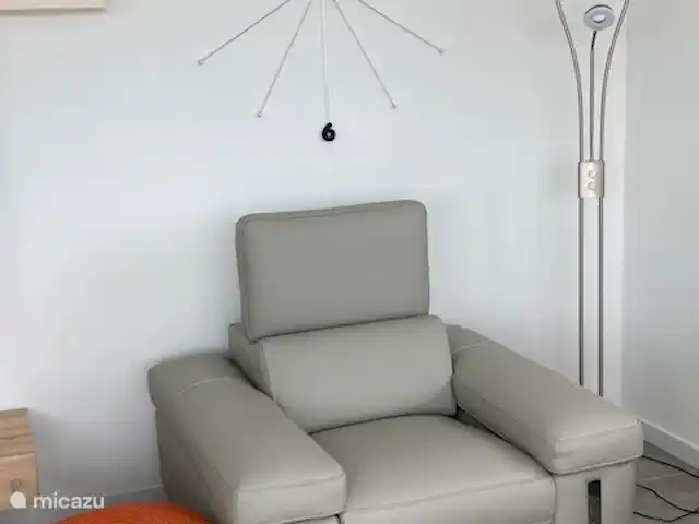 Los dos amigos en España, Costa Blanca, Finestrat - apartamento en la sala de estar también hay una agradable sala de estar