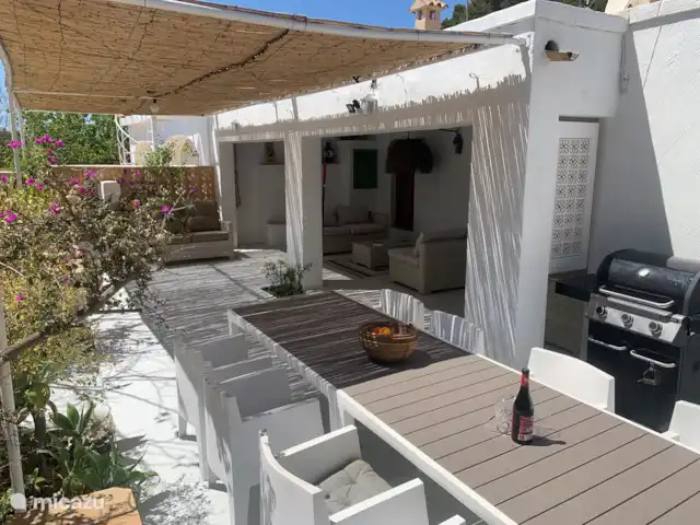 casa vacacional en España, Costa Blanca, Benissa – Casa Lorenzo - Cala Advocat Mesa grande para 8 personas con barbacoa de gas