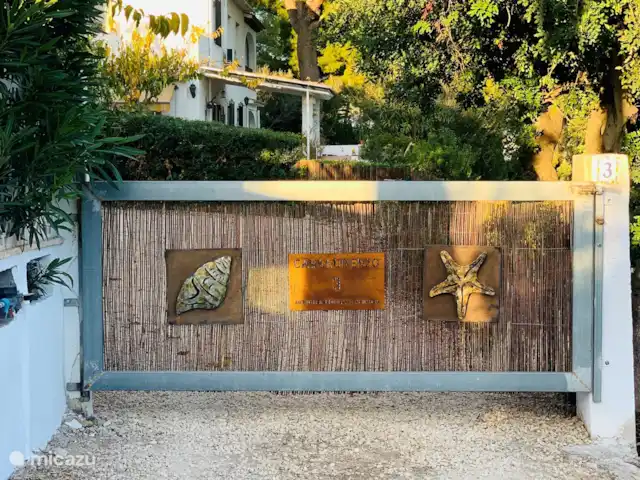 casa vacacional en España, Costa Blanca, Benissa – Casa Lorenzo - Cala Advocat La entrada es muy reconocible 'Casa Lorenzo'