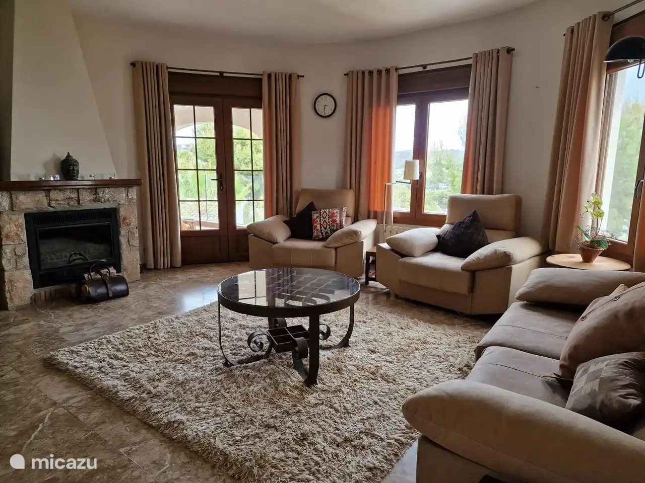 Living room upstairs 1