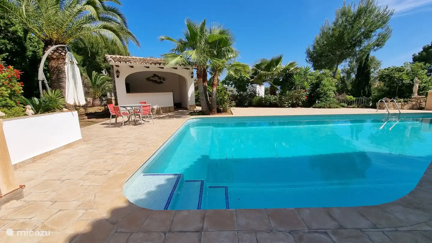 Swimming pool with casita (outdoor kitchen with shower and toilet)