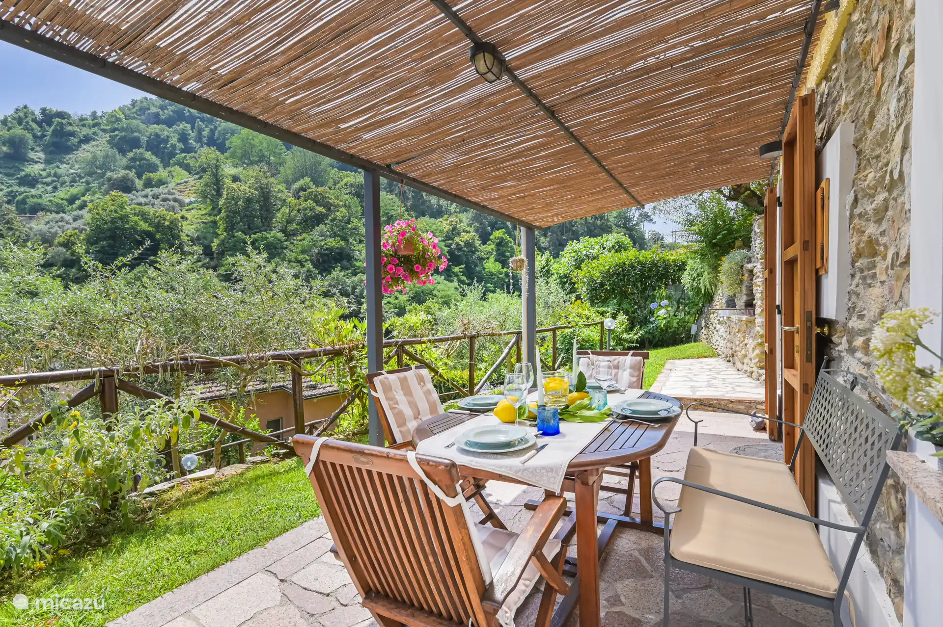 Preciosa terraza, ideal para relajarse y cenar