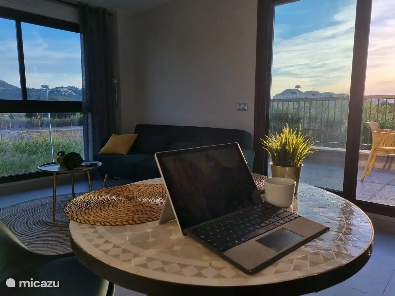 Profitez de la pièce à vivre/cuisine lumineuse et attrayante