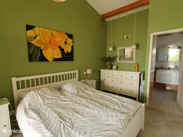 Village le Chat 260 huren in Frankrijk, Charente, Écuras - vakantiehuis Chambre Olives, slaapkamer beneden met ensuite badkamer