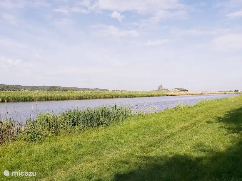Der Nord-Holland-Kanal zum Spazierengehen oder Angeln auswerfen