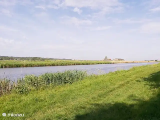 Tiny House 262 Schoorl, Bergen NH en Países Bajos, Holanda del Norte, Warmenhuizen - chalet El canal de Holanda Septentrional para pasear o lanzar una caña de pescar