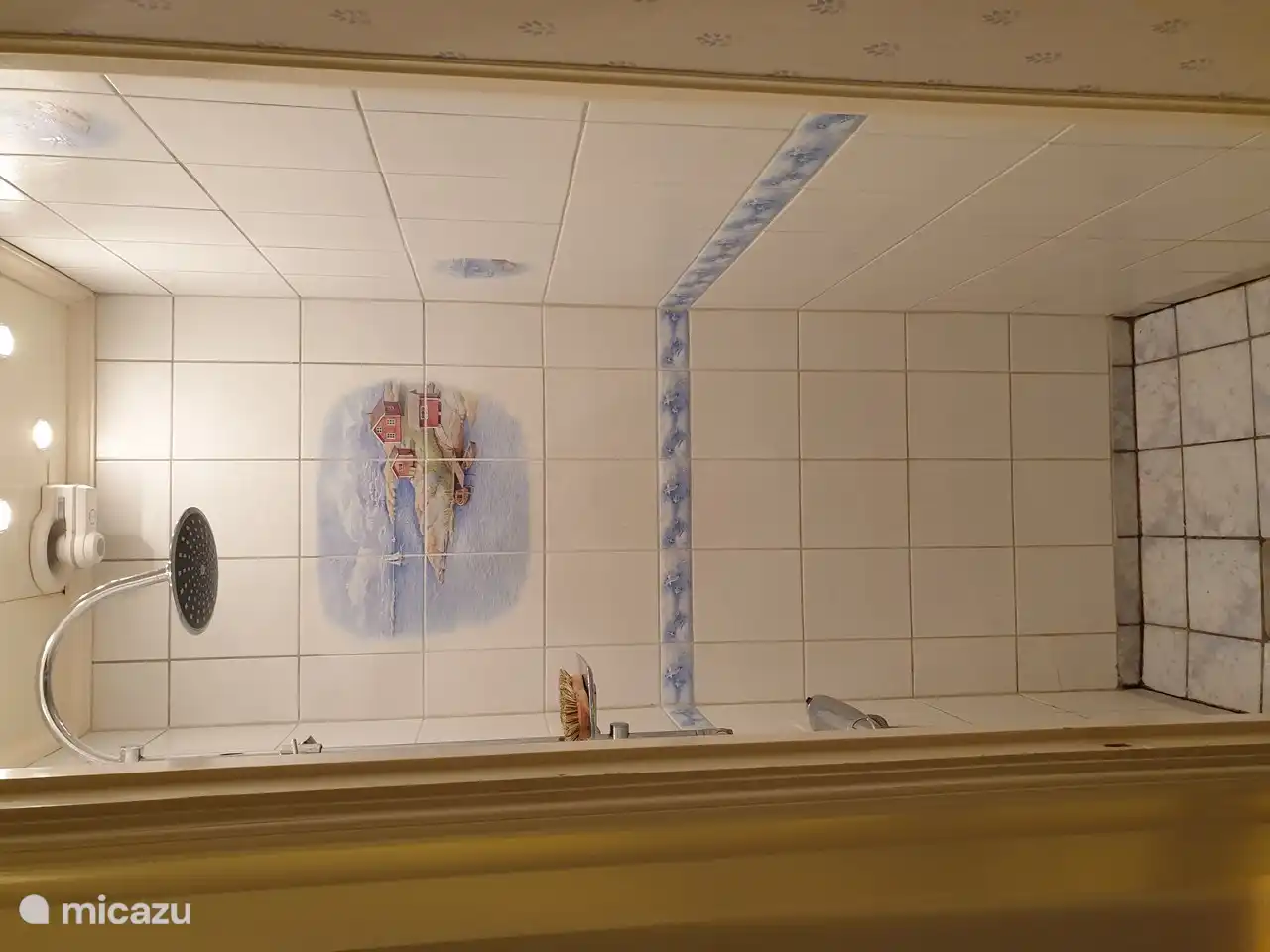 Separate Dusche im Erdgeschoss.