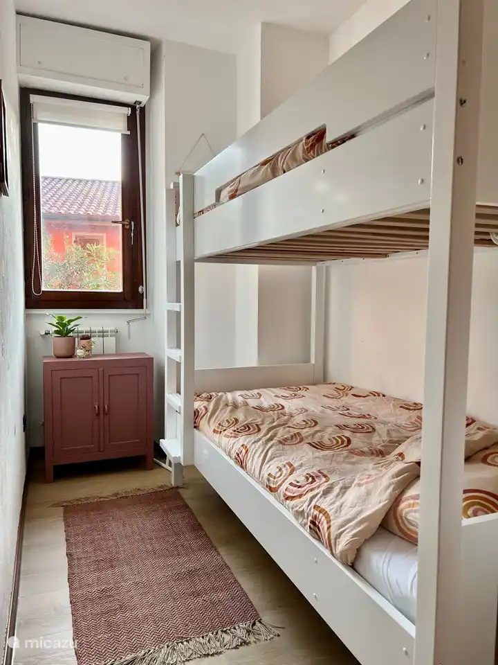 Slaapkamer met stapelbed