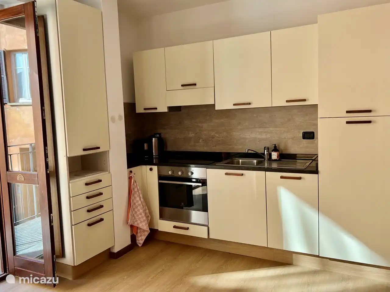 Keuken van alle gemakken voorzien.