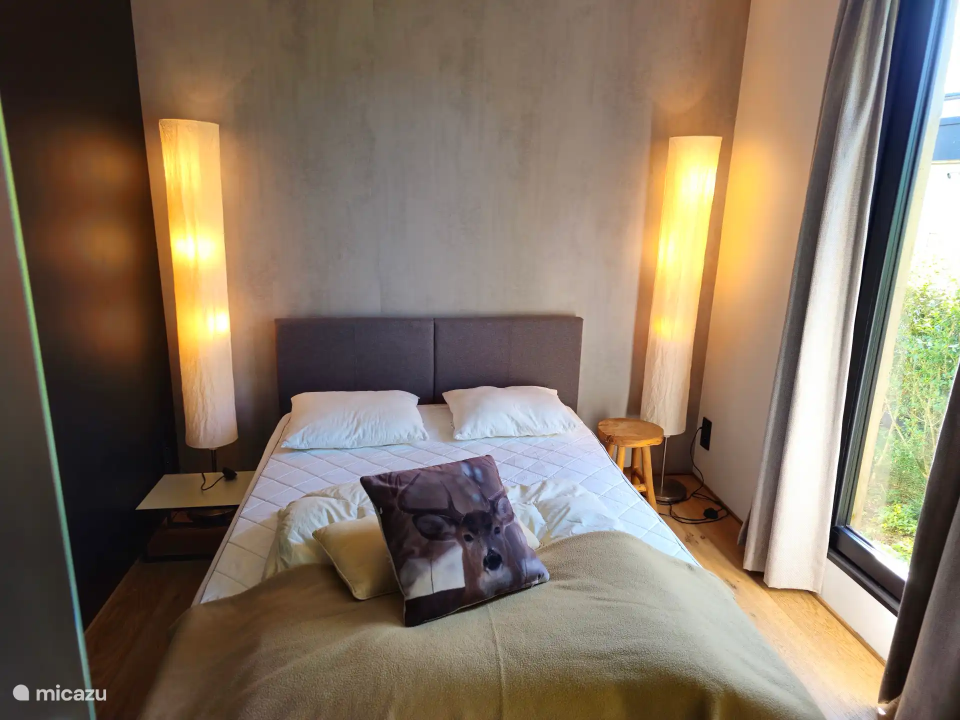 Double bed with high-quality mattress, reading lamp and blackout curtains