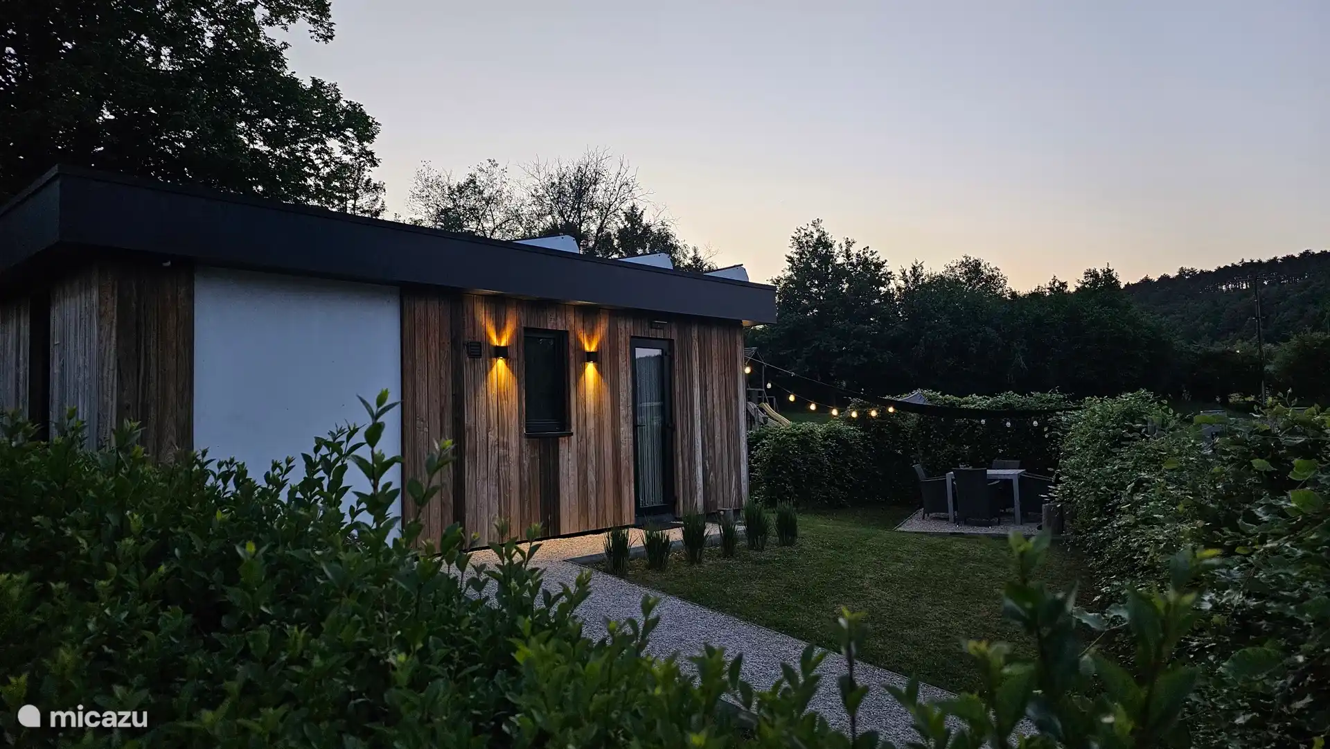 Welcome! Mood lighting turns on automatically upon your arrival! 