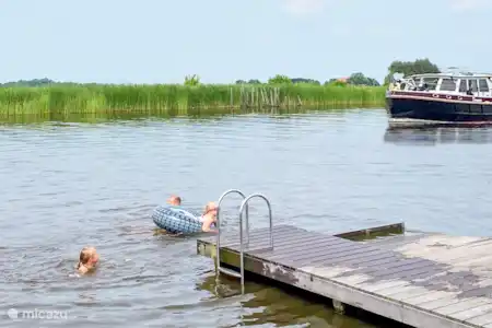 Jetée de baignade dans le parc