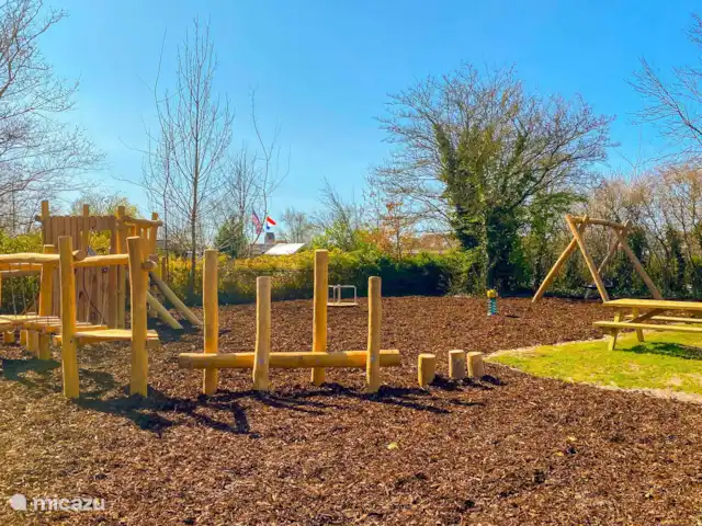 Pavillon Grutte Fiif Safari avec climatisation | Pays-Bas, Frise, Grouw - glamping / tente safari / yourte L’aire de jeux se trouve près du Grutte Fiif Safarilodge