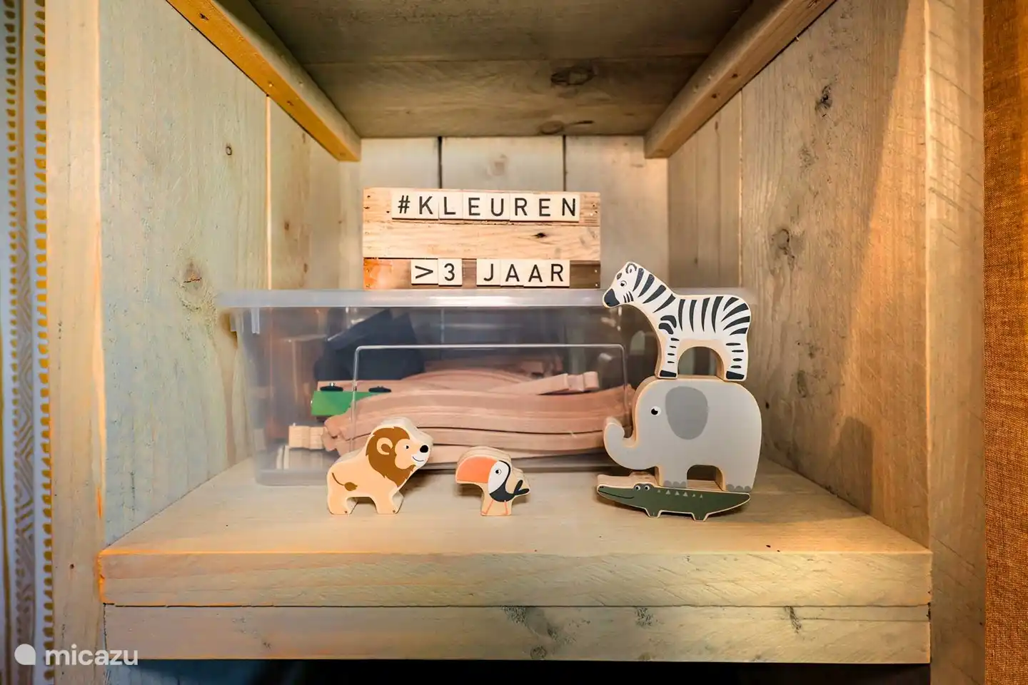 Houten speelgoed voor de kinderen in de Grutte Fiif Safarilodge