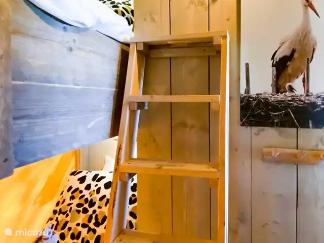 Pavillon Grutte Fiif Safari avec climatisation | Pays-Bas, Frise, Grouw - glamping / tente safari / yourte Chambre d'enfants cosy avec lits superposés pour 2 personnes