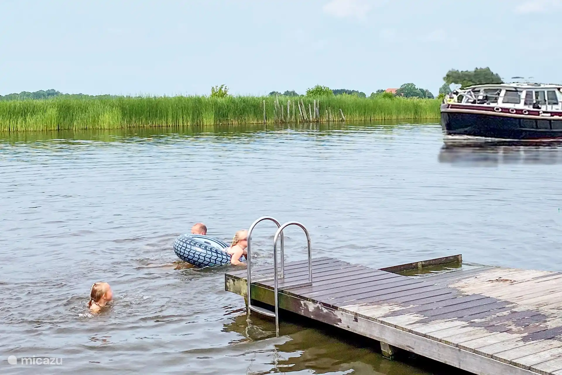 Zwemmen of suppen vanaf de Promenadesteiger bij het park, op loopafstand van de Grutte Fiif Safarilodge