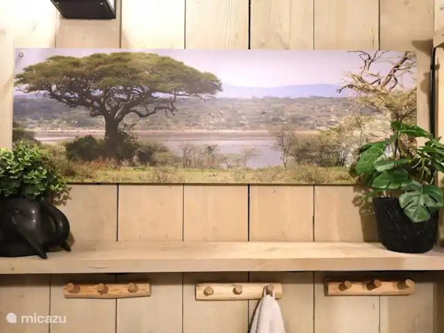 Pavillon Grutte Fiif Safari avec climatisation | Pays-Bas, Frise, Grouw - glamping / tente safari / yourte Intérieur atmosphérique et robuste du Grutte Fiif Safari Lodge.