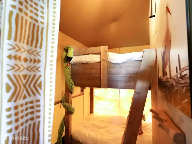 Pavillon Grutte Fiif Safari avec climatisation | Pays-Bas, Frise, Grouw - glamping / tente safari / yourte Chambre jungle avec lits superposés au Grutte Fiif Safarilodge