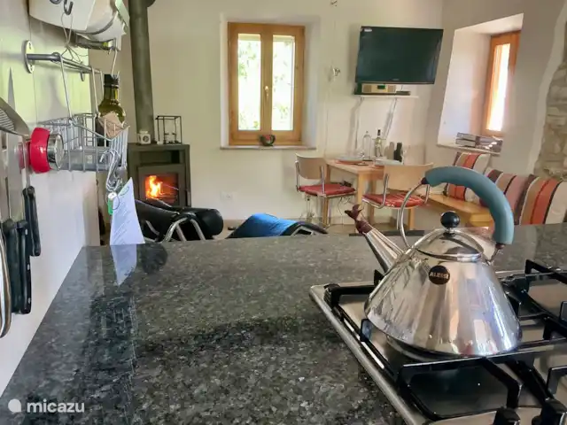 Location de Vacances Italie, Marche, Arcevia, appartement - Poggio delle Querce Alessi, Le Corbusier, Thonet, Remenber, Bose avec poêle à bois