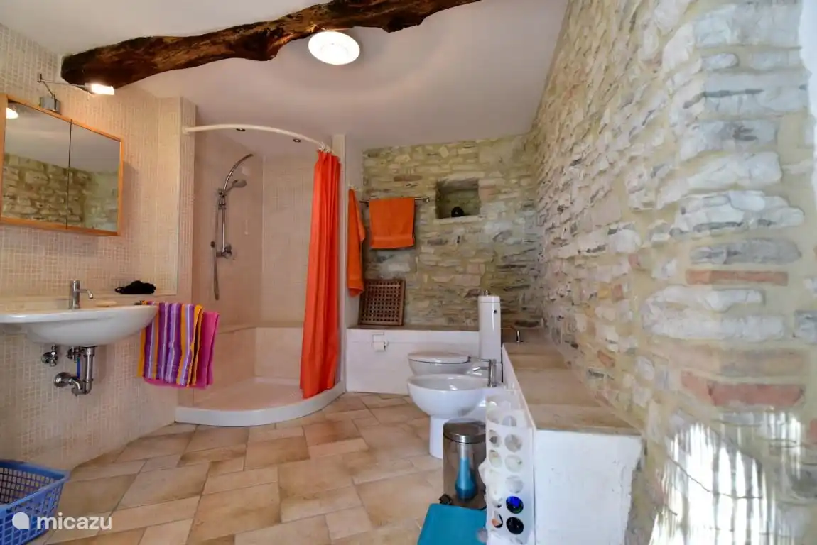 Badezimmer mit Bidet