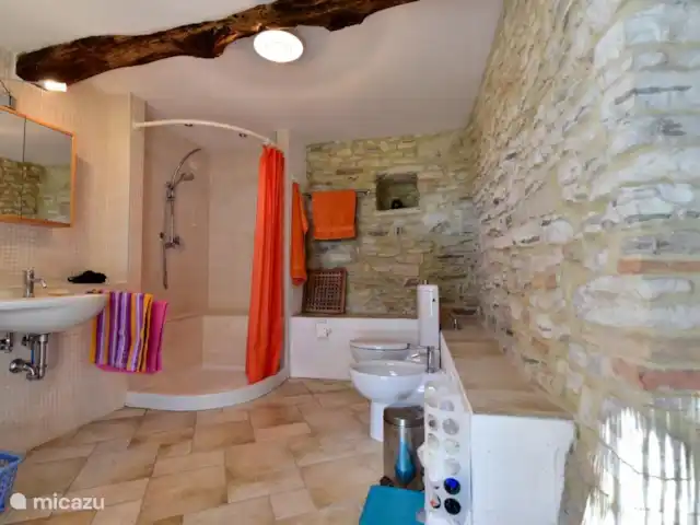 Location de Vacances Italie, Marche, Arcevia, appartement - Poggio delle Querce Salle de bain avec bidet