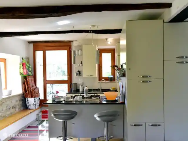 Location de Vacances Italie, Marche, Arcevia, appartement - Poggio delle Querce Cuisine avec comptoir/tabourets de bar