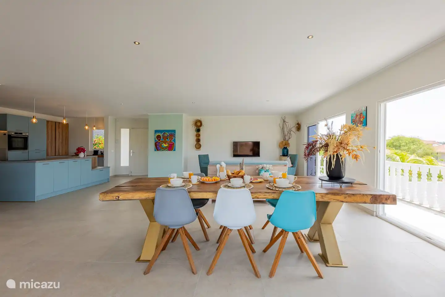 Upper floor: Living room and kitchen.