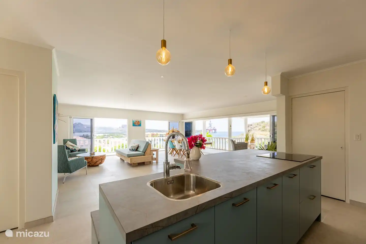 Upper floor: Kitchen with cooking island with spectacular views.