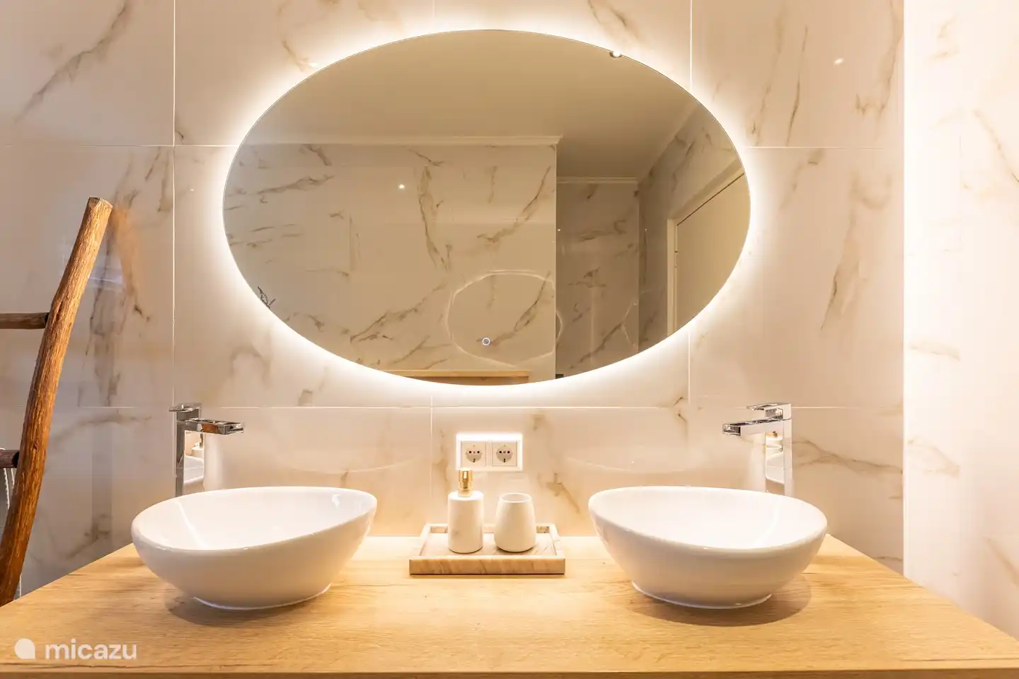 Upper floor: Bathroom upper floor.