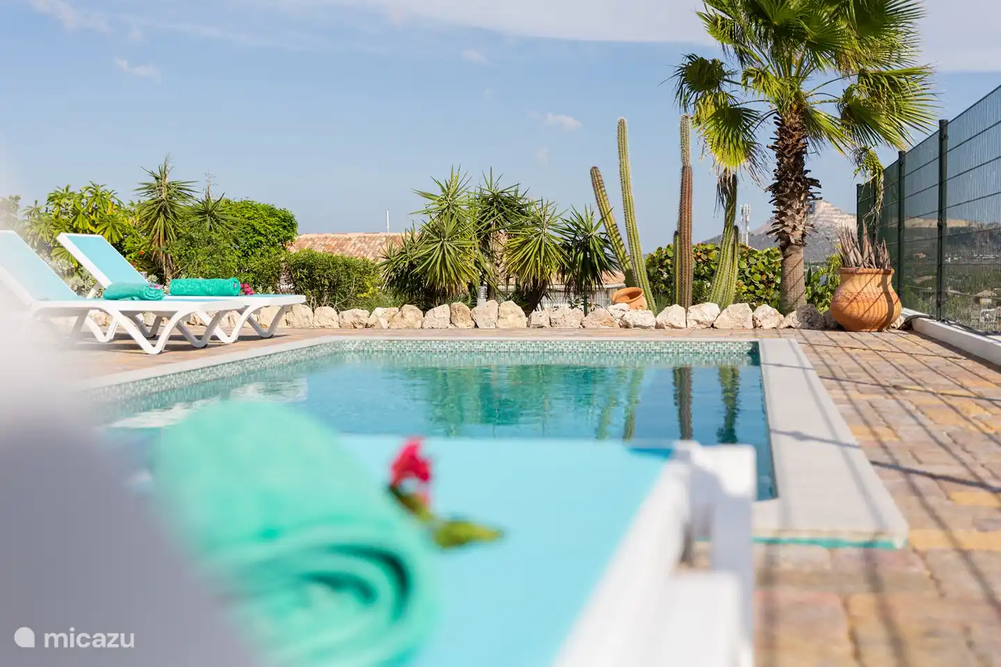 Ground floor: Swimming pool with sea views.