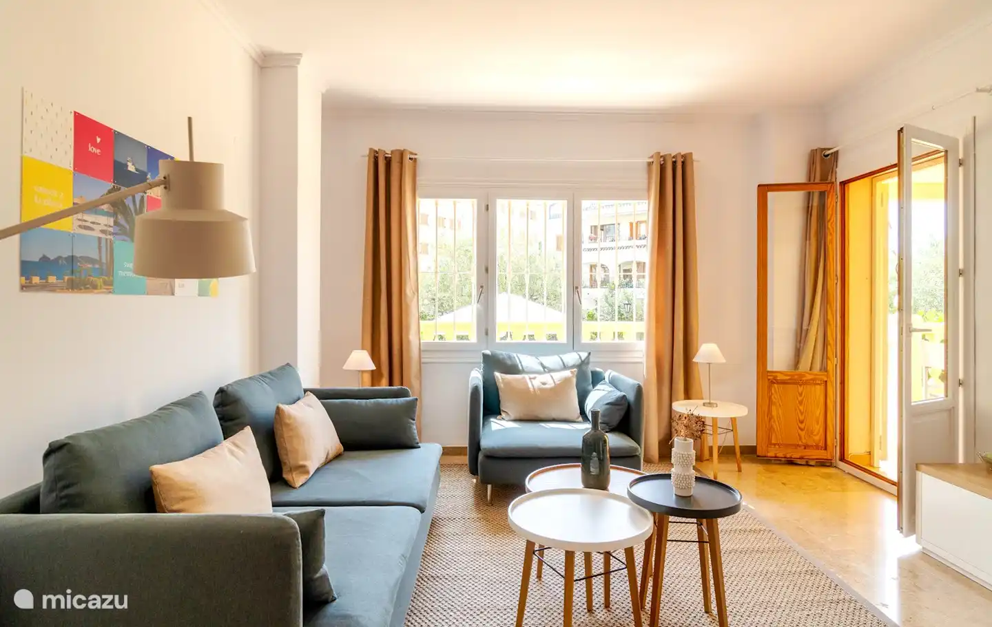 CosyTwo geräumige Sofas Mediterranes Wohnzimmer