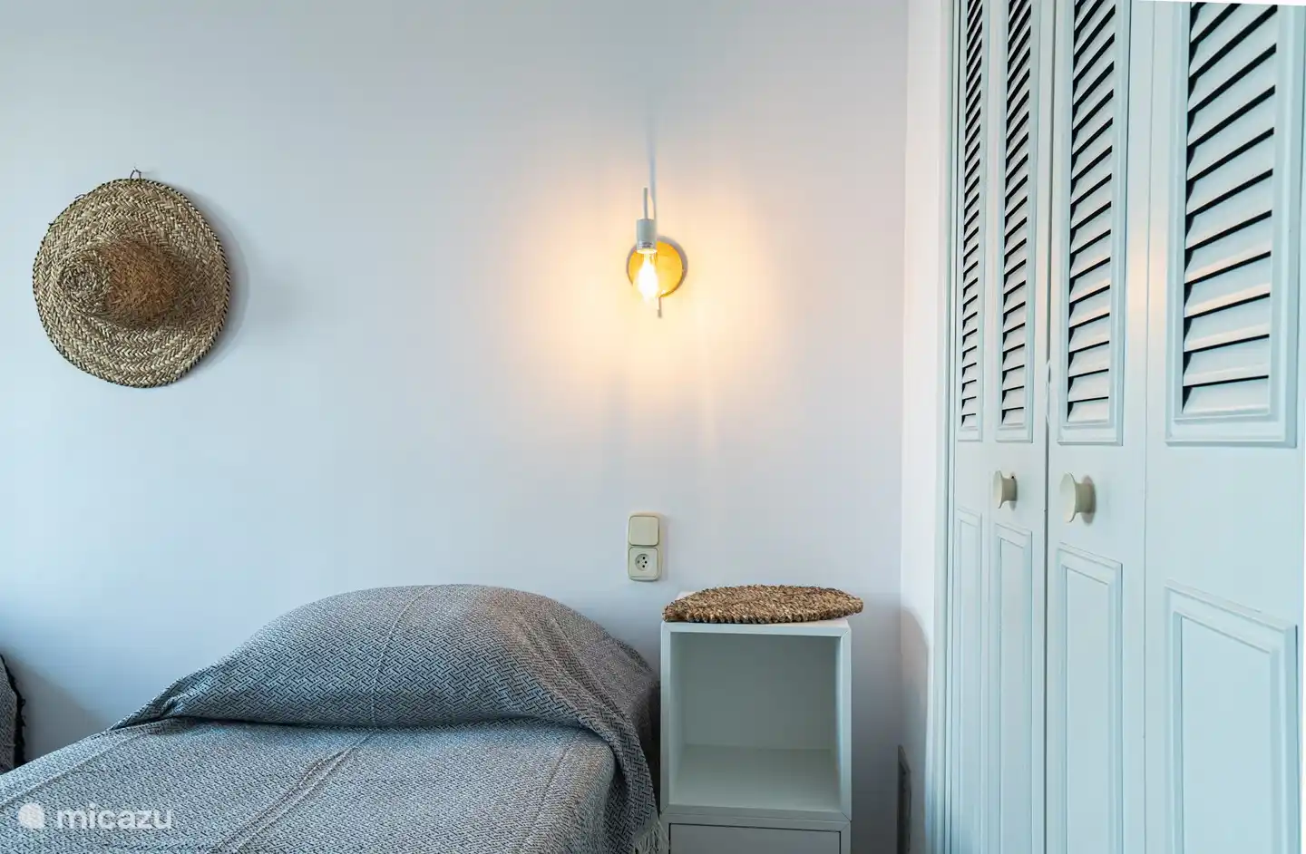 Schlafzimmer mit 2 Einzelbetten und Klimaanlage