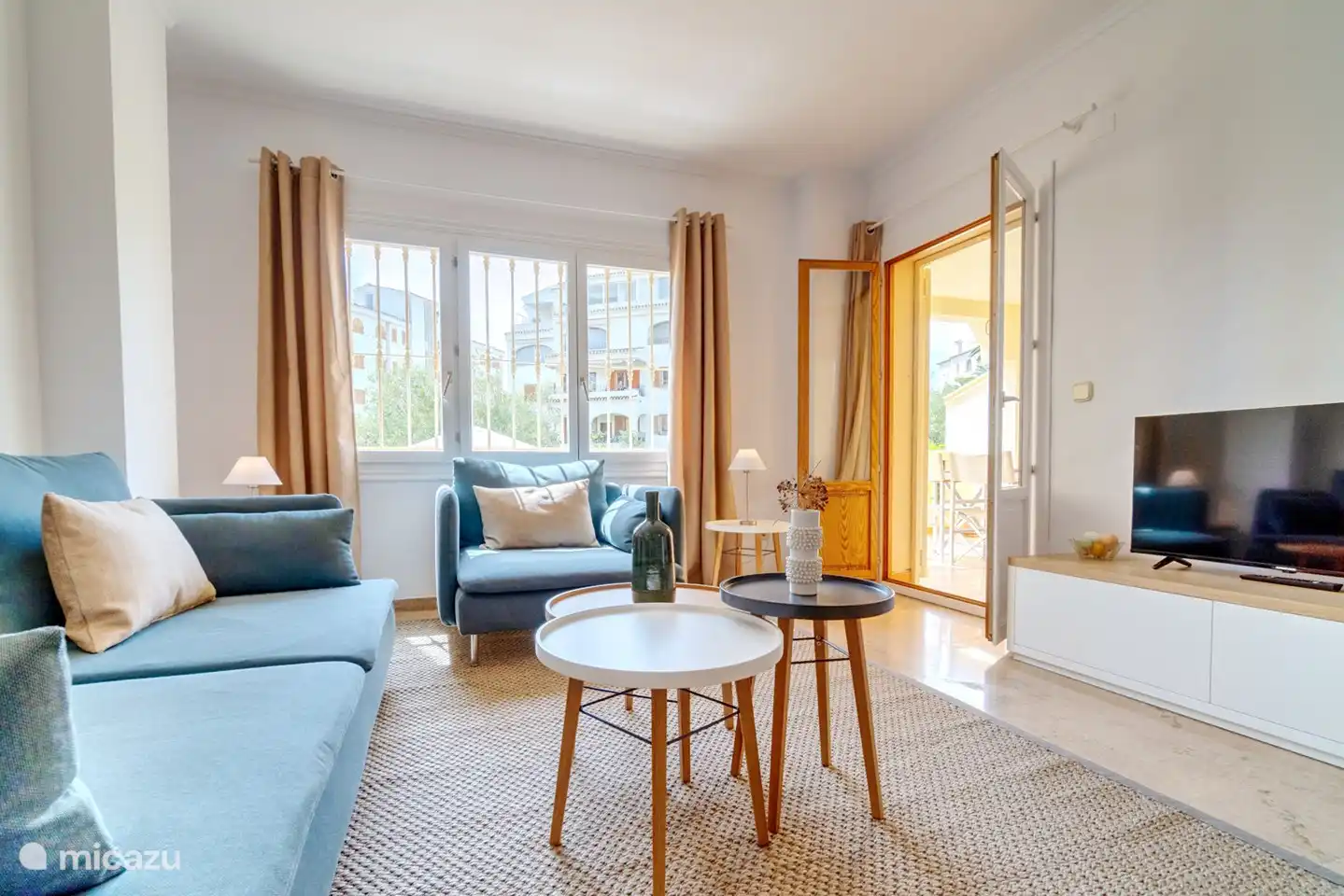 Wohnzimmer mit Smart-TV.