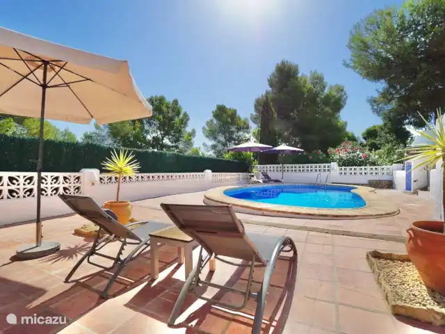Casa Herradura en España, Costa Blanca, Benissa - villa Amplia terraza junto a la piscina