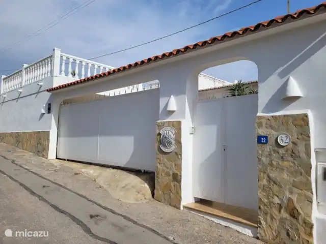 Casa Herradura en España, Costa Blanca, Benissa - villa propia entrada para aparcar un coche
