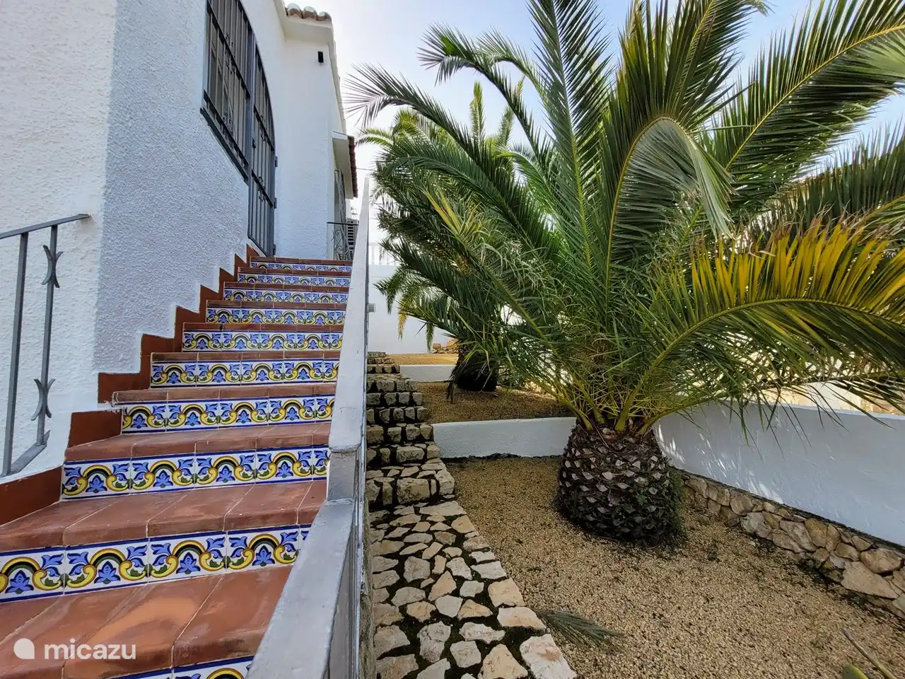 escaliers menant au balcon