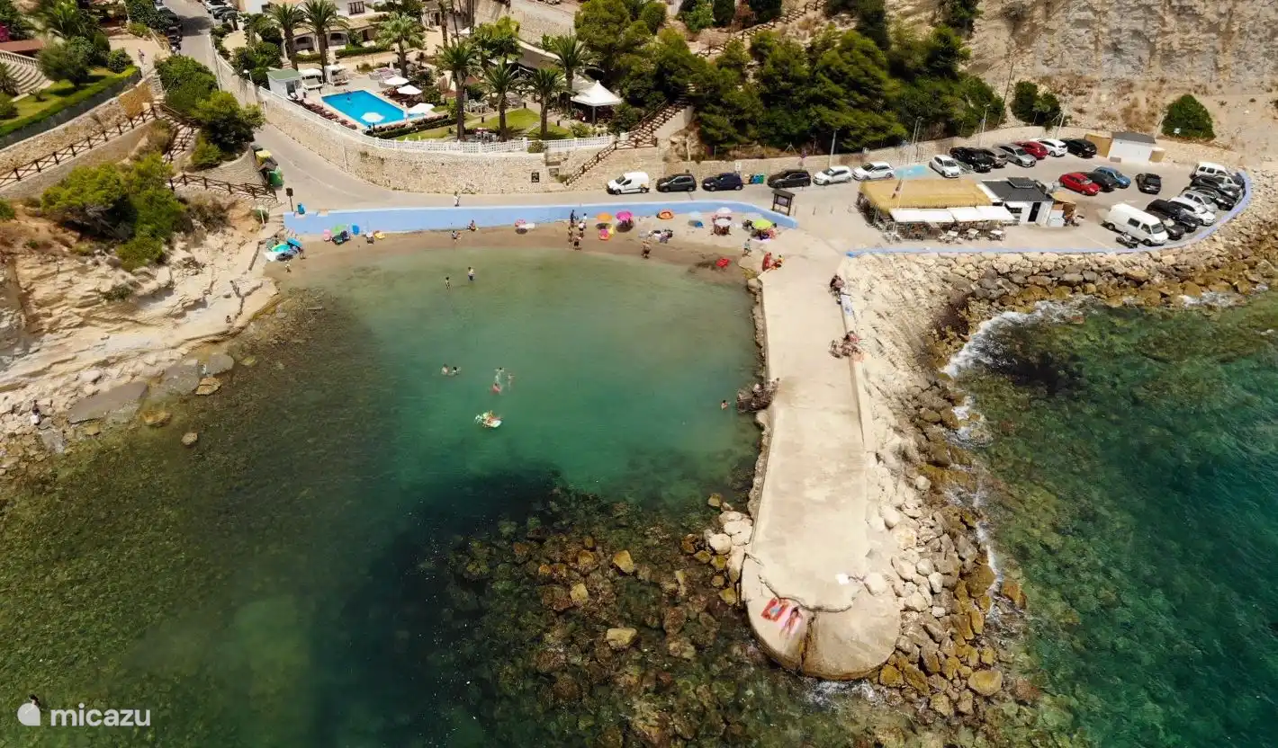 Plage à 5 min en voiture ou 20 min à pied.