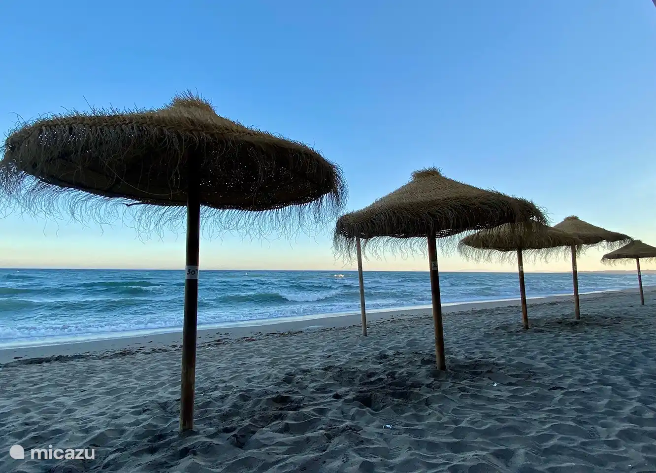 De Spaanse Costa staat bekend om z’n langgerekte zandstranden die veel te bieden hebben